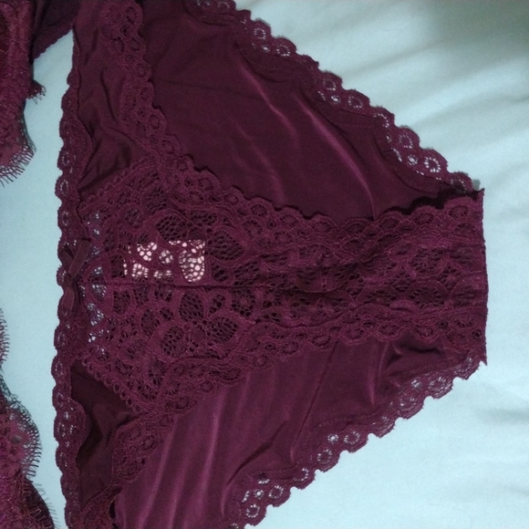 Victoria secret bra and panty set. - Picture 3 of 5